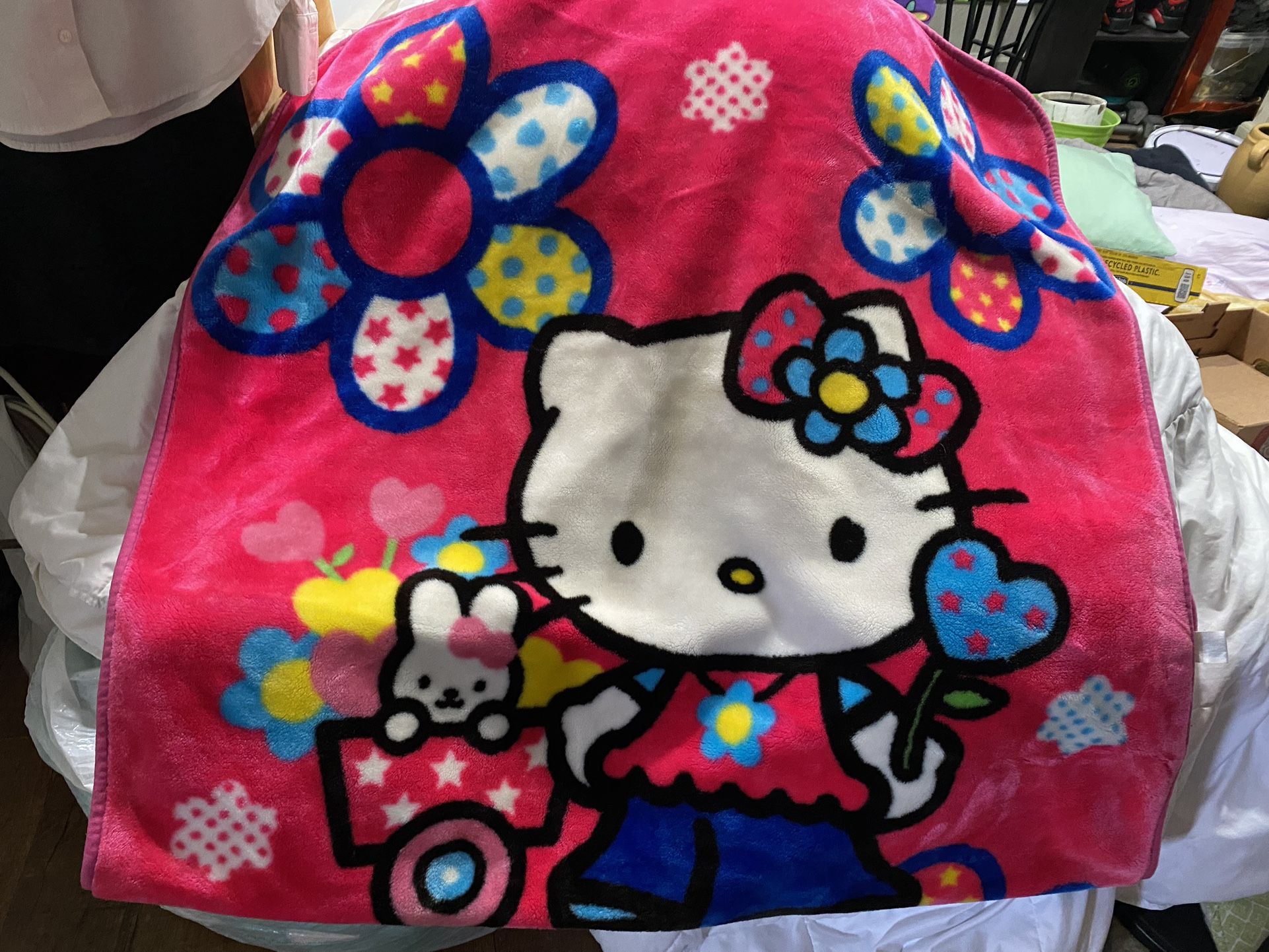 Cute Hello Kitty Blanket Kids Size 39”c55”$20