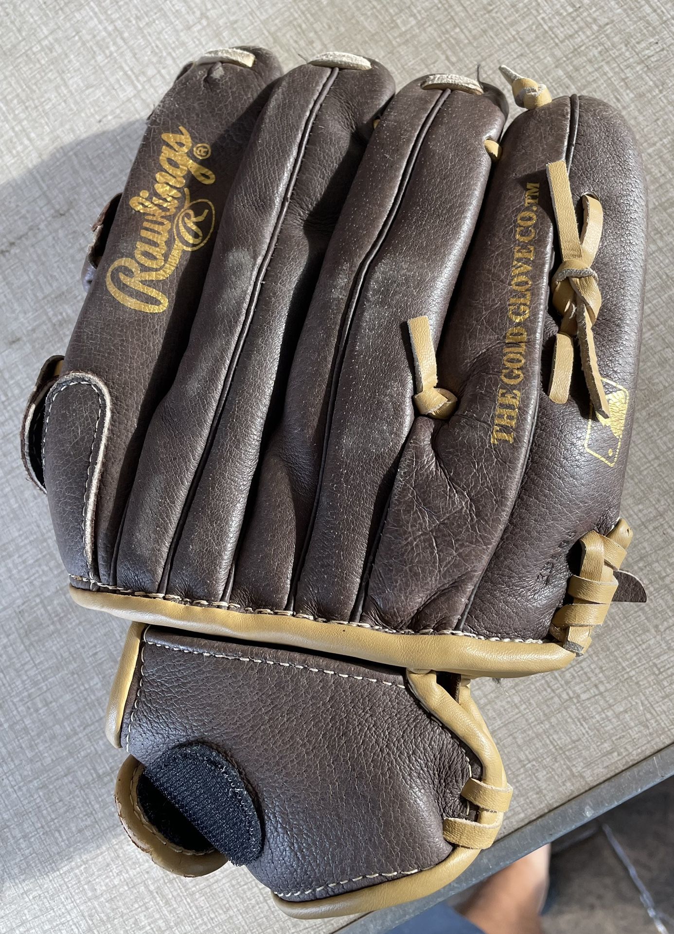 Rawlings lefty Glove 11.5 Inches (Youth Size)