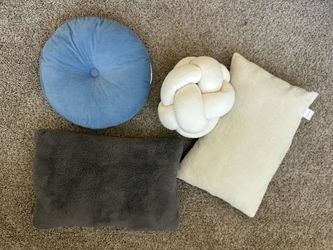 Set of 4 pillows