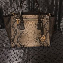 Beautiful Michael Kors purse