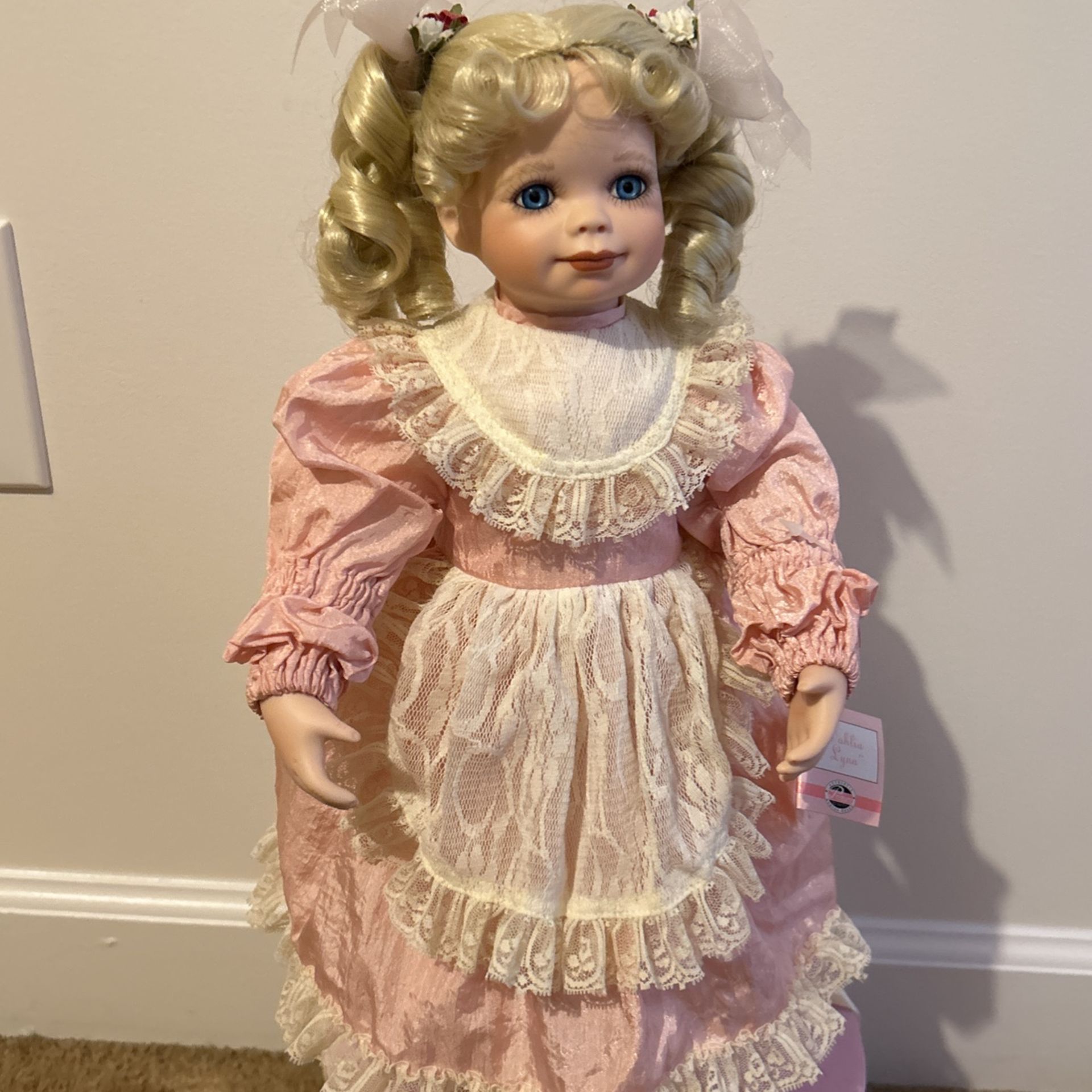 Beautiful!! Dahlia Lynn Porcelain Doll !!!