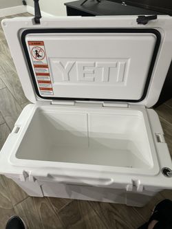 yeti tundra rolling cooler for Sale in Peoria, AZ - OfferUp