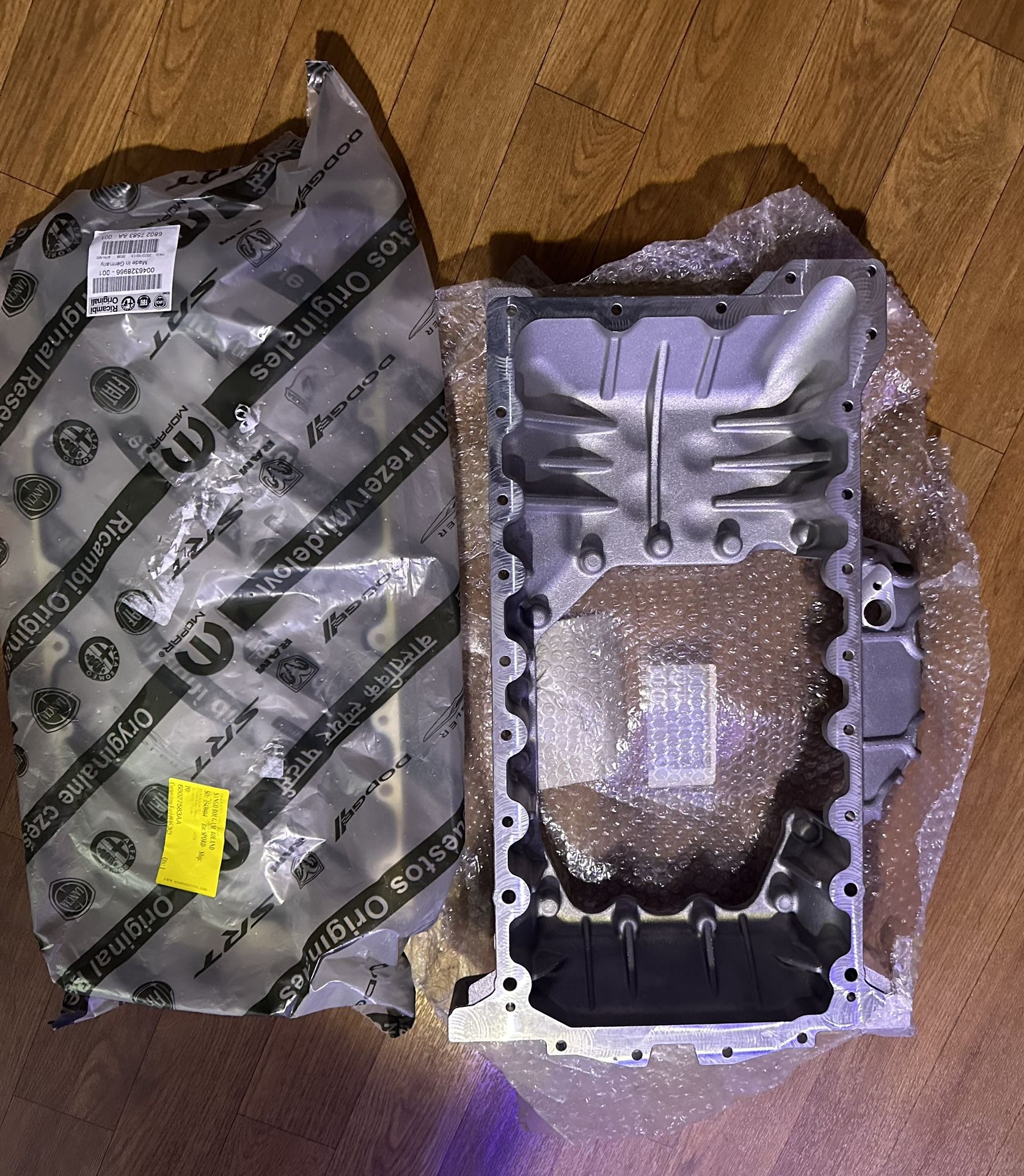 Jeep Wrangler 2011 Upper Oil Pan With Gasket 