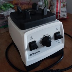 VITAMIX MOTOR IN EXCELLENT CONDITION LIGHTLY USED 7500 MODEL  ONLY (NO JAR)