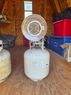 Propane heater with extra bottle