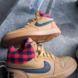 Size 9.5 Nikes