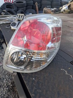 toyota matrix taillight