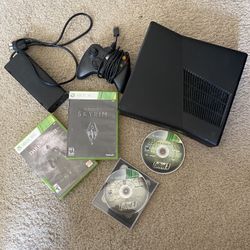 Xbox 360 + 3 Games