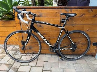 FUJI SPORTIF 2.5 ROAD BIKE (56CM)
