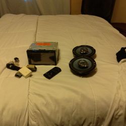 Pioneer Dub Din Deck Play DVDs ,Aux And CDs All Works$160 Cash