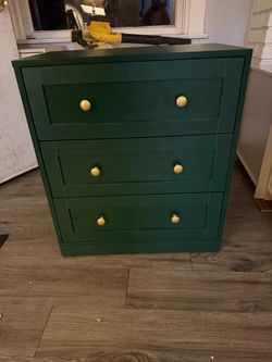 Green 3-Drawer Dresser with Round Knobs