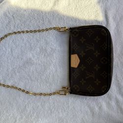 Louis Vuitton Multiple Pochette. 