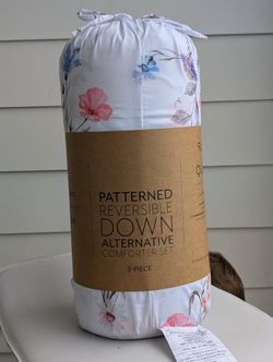 🌸 Queen Reversible Comforter Set – 3-Piece Floral – Brand New