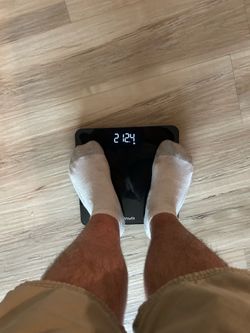 Digital bathroom scale