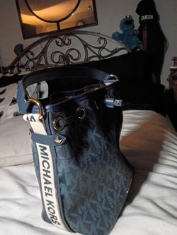 Michael Kors t purse