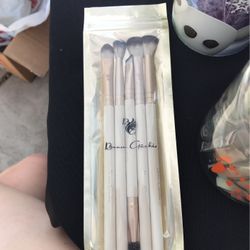 Eyeshadow brushes