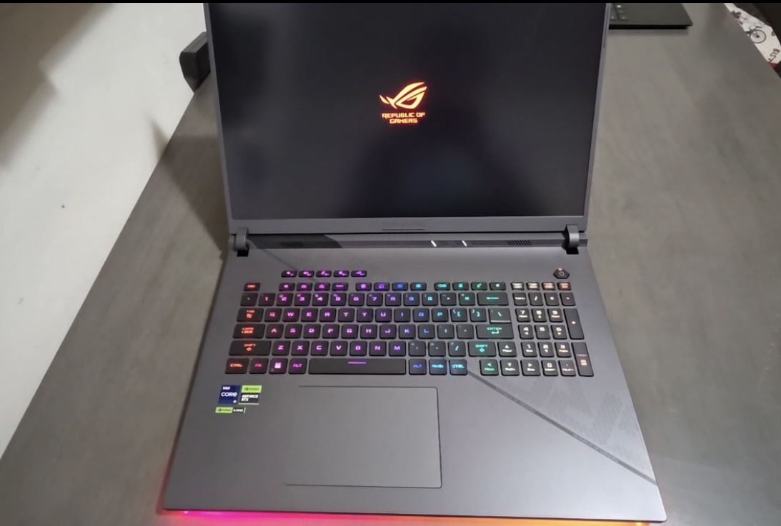 ASUS - ROG Strix 18"
