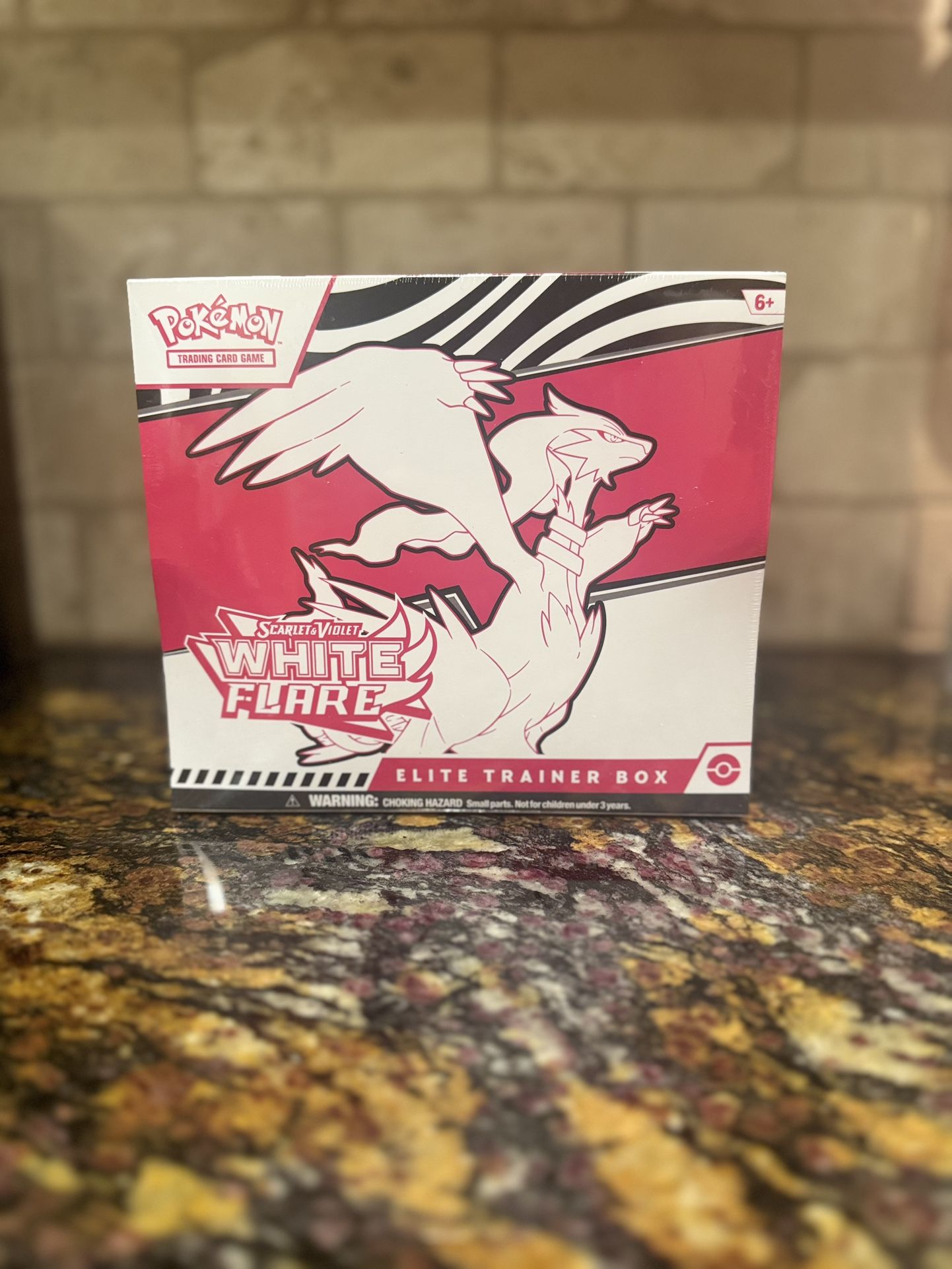 Pokémon White Flare ETB TCG
