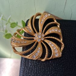 Avon Vintage Heart Pin Brooch Rhinestone Crystal Gold Tone Large Signed BinAP