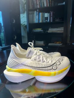 Saucony Endorphin Elite 2