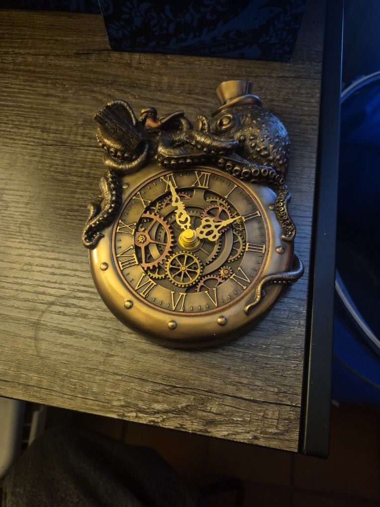 Studio Collection Squid Clock Battery Powered