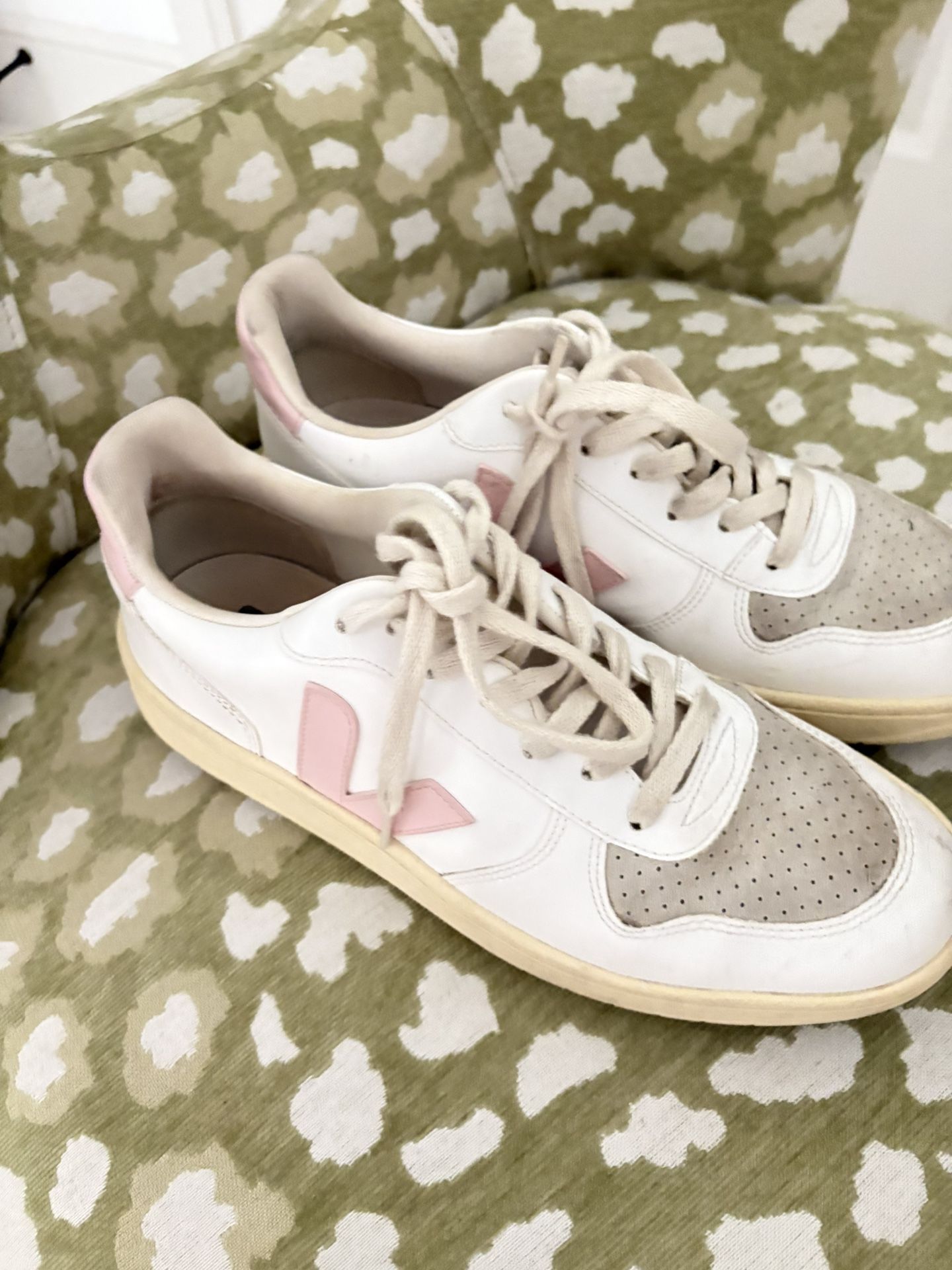 Veja Size 9 Women