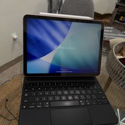 Ipad Air with Magic Keyboard and Apple Pencil 