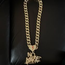 Men's Cracked Heart NO LOVE Pendant Necklace - Hip-Hop Style Sparkling Chain with Red Accent, Edgy Symbolic Jewelry for Bold Fashion Statements, 45cm