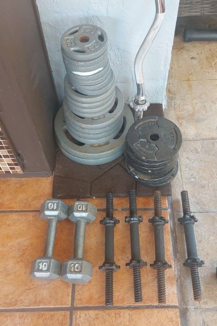 Workout weights and bar set. Over 200 pounds 