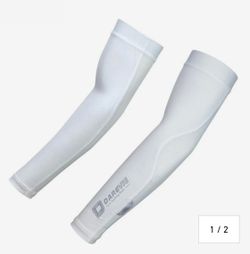 BRAND NEW DAREVIE ICE SILKARM WARMERS WHITE SIZE M