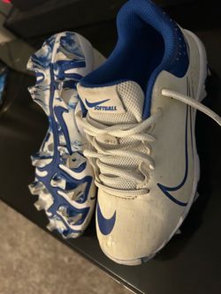 Kids cleats