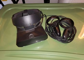 Oculus Rift S - VR Headset & Controllers