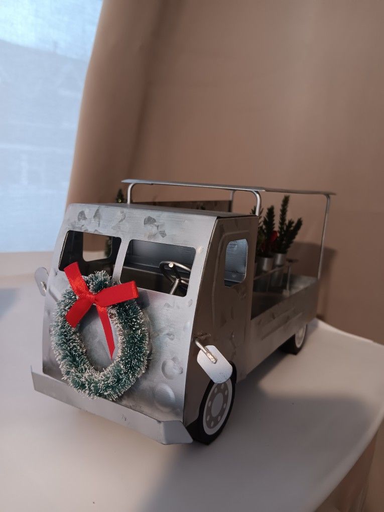 Wonder Shop Metal Christmas Market Truck/Van – 4.5" x 8"