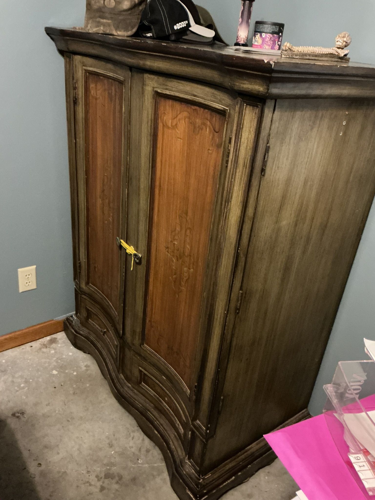 Armoire/dresser