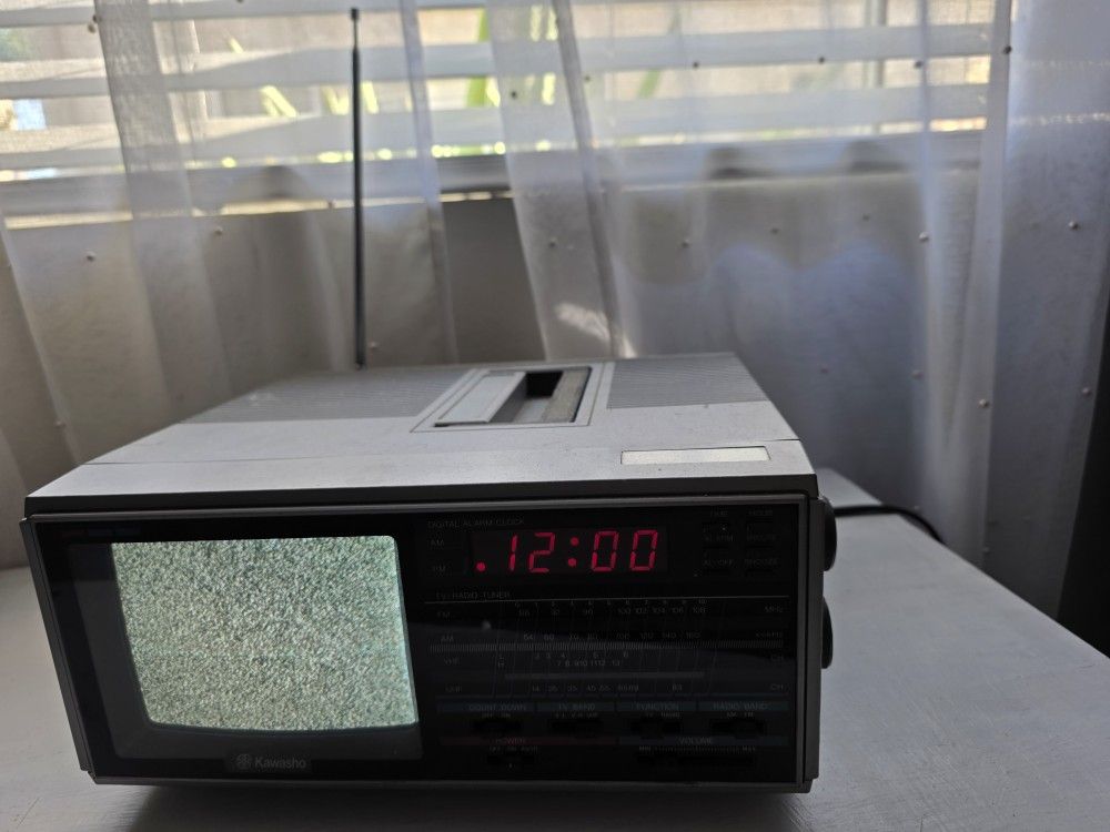 Vintage Tv Radio Clock