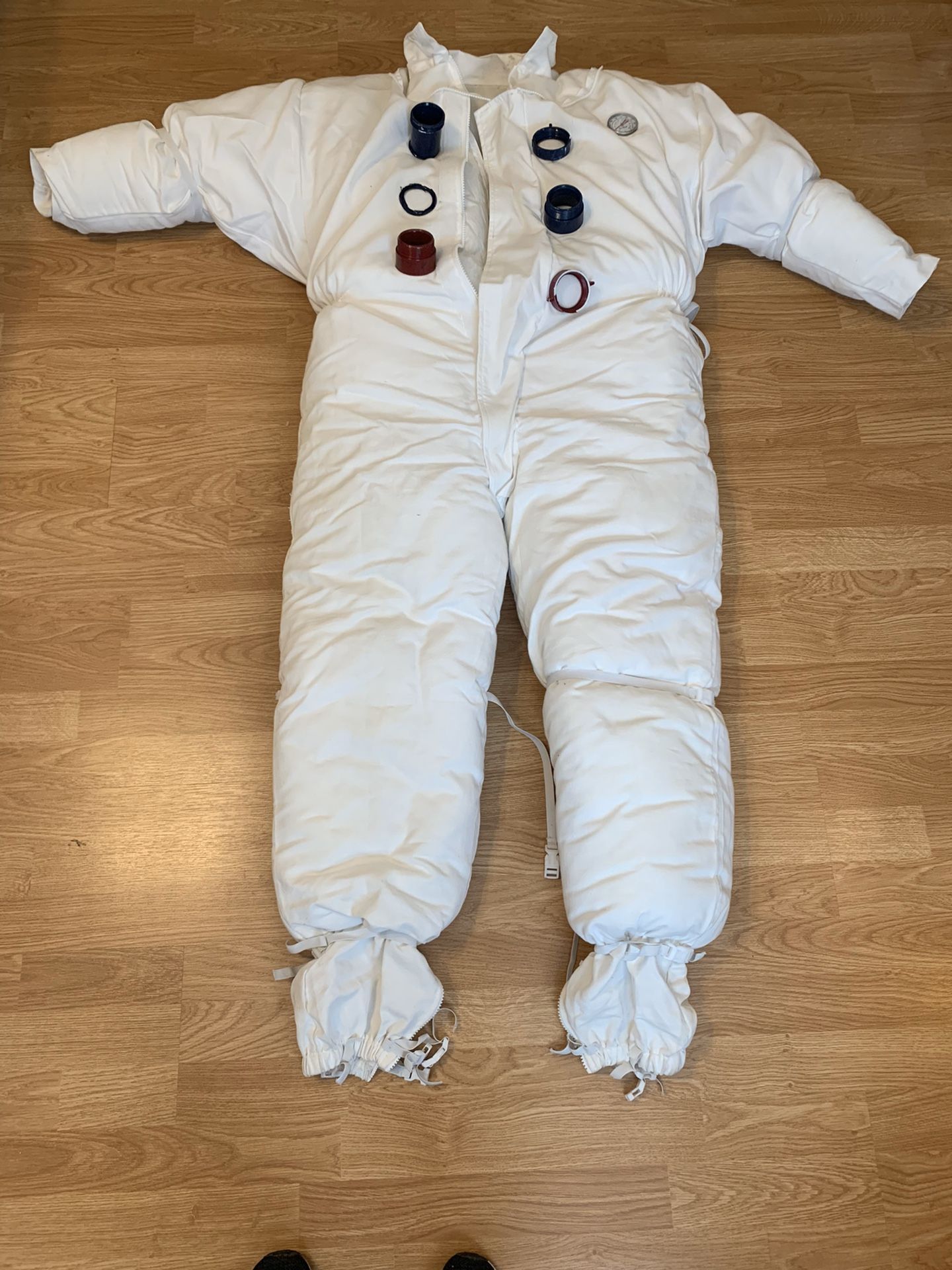 Downsizing sale!Astronaut costume