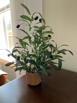 Artificial olive plant