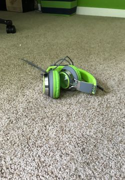 Wired headphones
