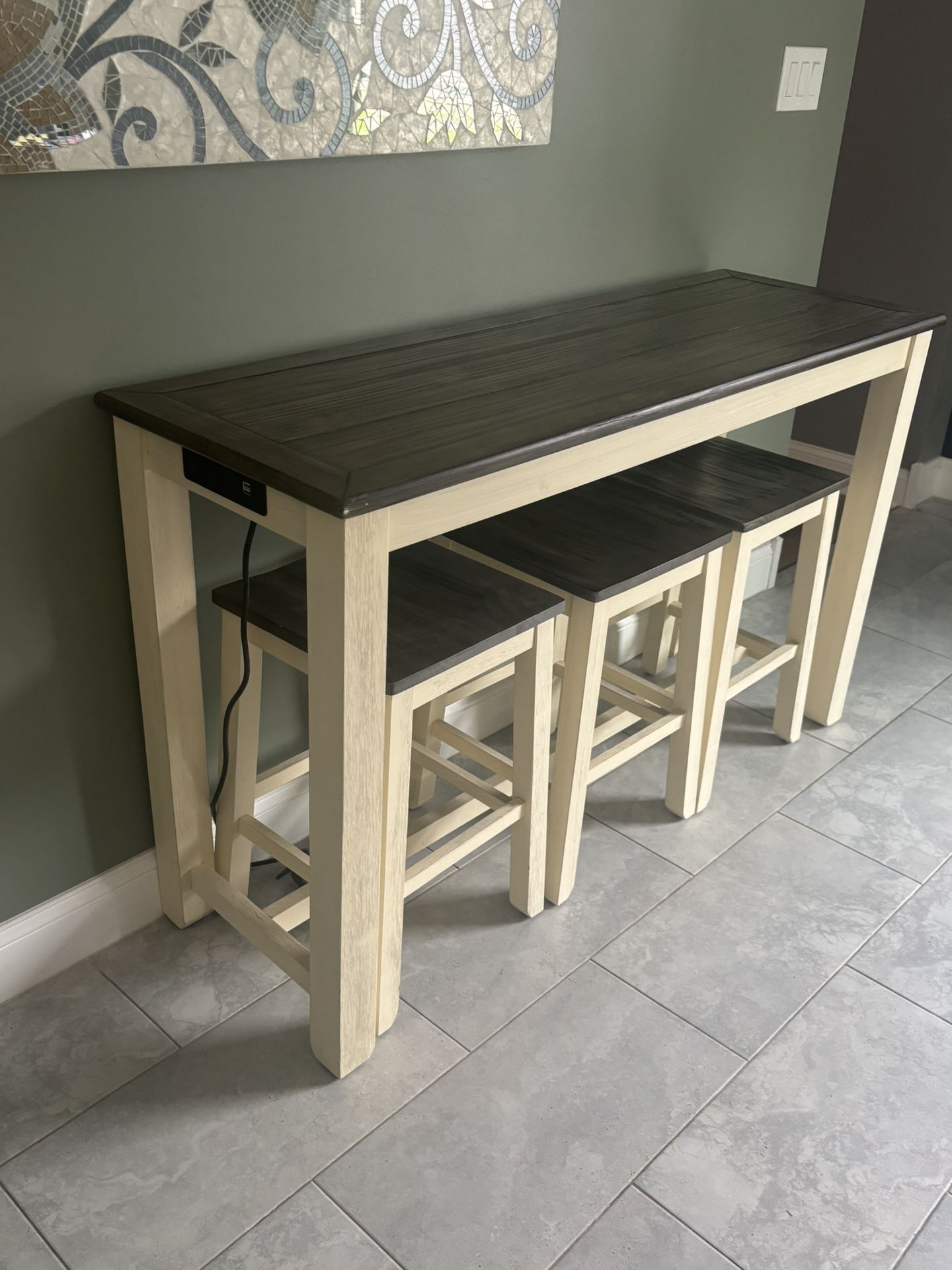 Table With 3 Stools