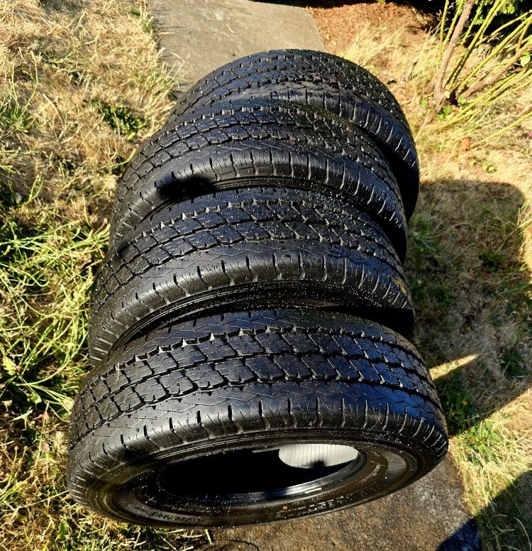 Full Tire Set LT225/75R16