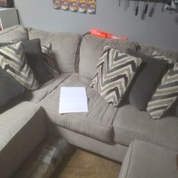 Brohill Sectional And Storage Ottoman 