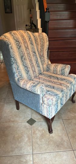 Wing back sturdy comfortable chair