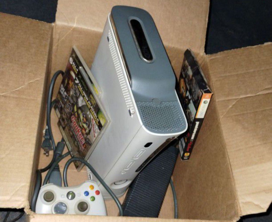 Xbox 360 With Connect A Few Games 