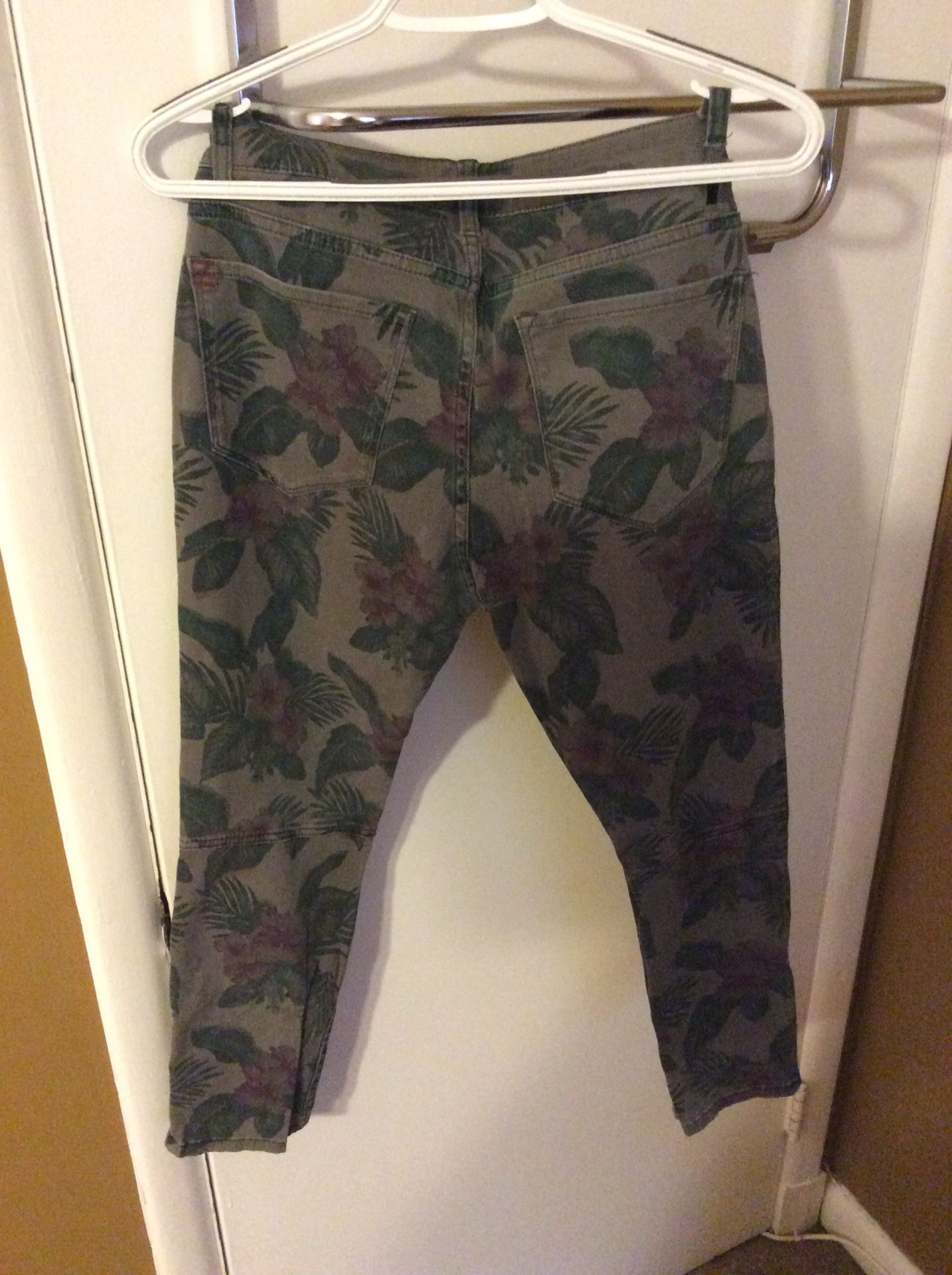 BDG Rose Camo Pants Size 30