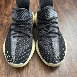 Yeezy350v2 Carbon