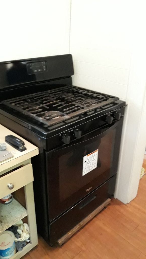Whirlpool gas stove. Good condition. Works great for Sale in