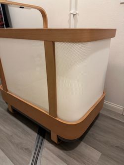 Cradlewise Convertible Smart Bassinet & Crib