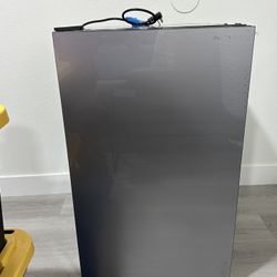 Insignia 4.4 CU Mini Fridge 