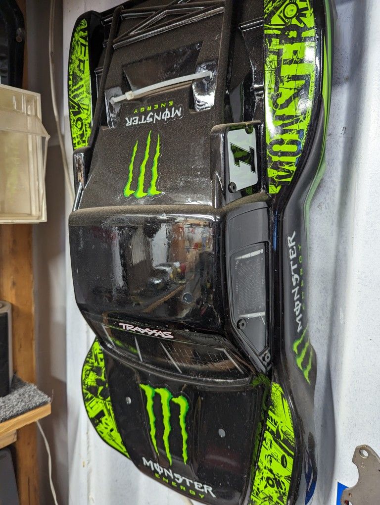 Traxxas Slash Monster Energy Body