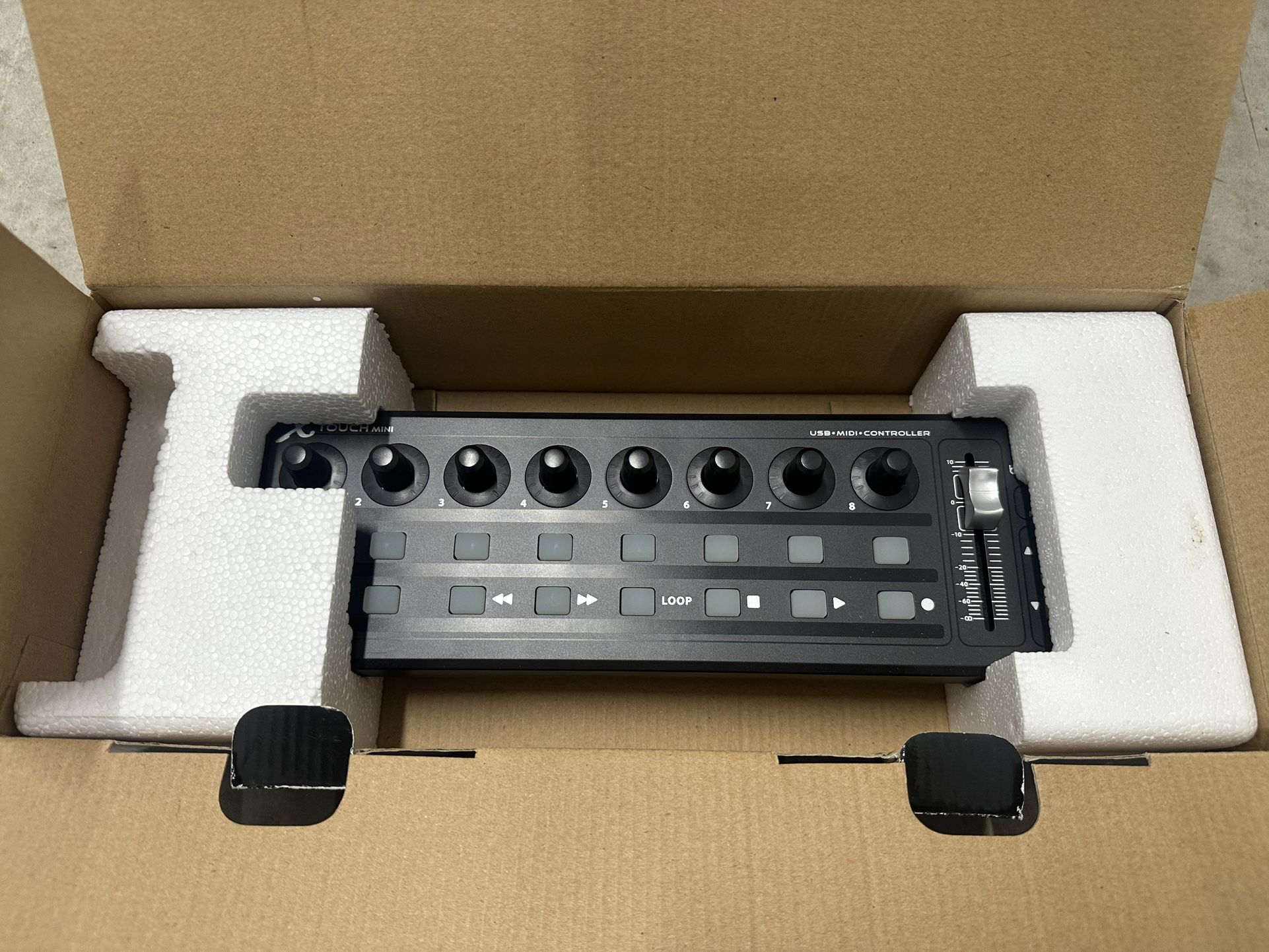 Behringer X-Touch mini